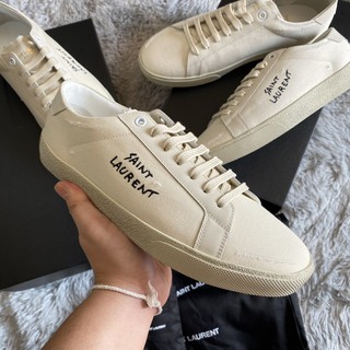 ภาพขนาดย่อของภาพหน้าปกสินค้าแนะนำสอบถามไซส์คงเหลือ ก่อนกดสั่งนะคะ YSL Saint laurent sneakers court classic sl/06 (รุ่นผ้า) จากร้าน suckkershop บน Shopee ภาพที่ 1