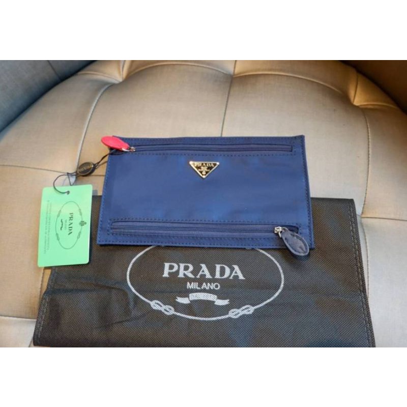 Premium gift prada hotsell