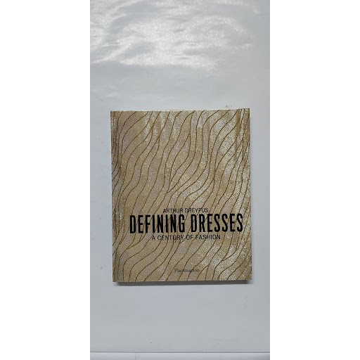 หนังสือ-แฟชั่น-ภาษาอังกฤษ-defining-dresses-a-century-of-fashion-1915-2015-223page