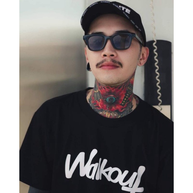 เสื้อยืด-walkout-ลาย-w006