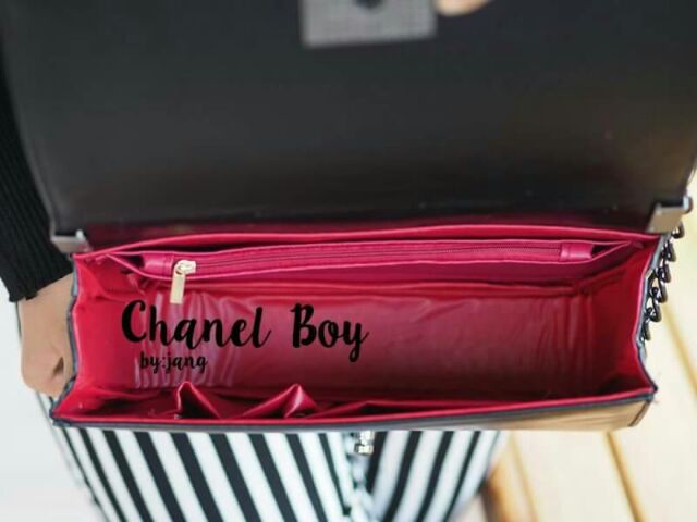 กระเป๋า-chanel-boy-bag-flap-bag-caviar-skin-10-นิ้ว