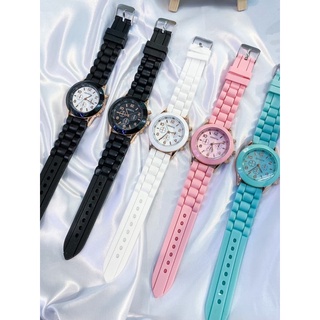 ภาพหน้าปกสินค้าGeneva watch (เจนีวา) นาฬิกาข้อมือแฟชั่นสีขาว นาฬิกาข้อมือแฟชั่นผู้หญิง ทรงกลม สายซิลิโคนนิ่มมาก Fashion Wristwatch ที่เกี่ยวข้อง