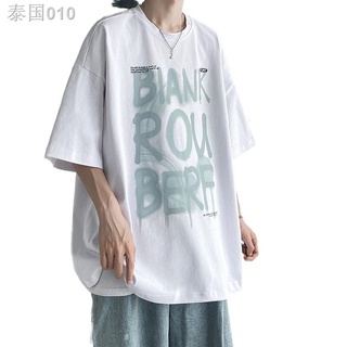 ❍เสื้อยืดแขนสั้นสไตล์ฮ่องกงชายฤดูร้อนเวอร์ชั่นเกาหลีของเทรนด์ตัวอักษรพิมพ์กราฟฟิตีเสื้อยืดคอกลมหลวมในครึ่งแขนด้านบน