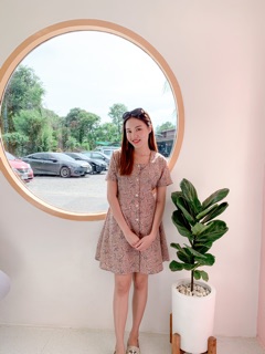 ภาพขนาดย่อของภาพหน้าปกสินค้า( พร้อมส่ง) Square neck button dress งานตัดร้านรุ่นคอเหลี่ยม จากร้าน cottongardenbkk บน Shopee
