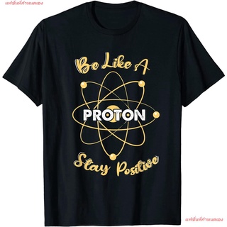 แฟชั่นที่กำหนดเอง Be Like A Proton Stay Positive Inspirational Science Geek T-Shirt ผู้ชาย เสื้อยืด สกรีน ลาย เสื้อยืด ผ