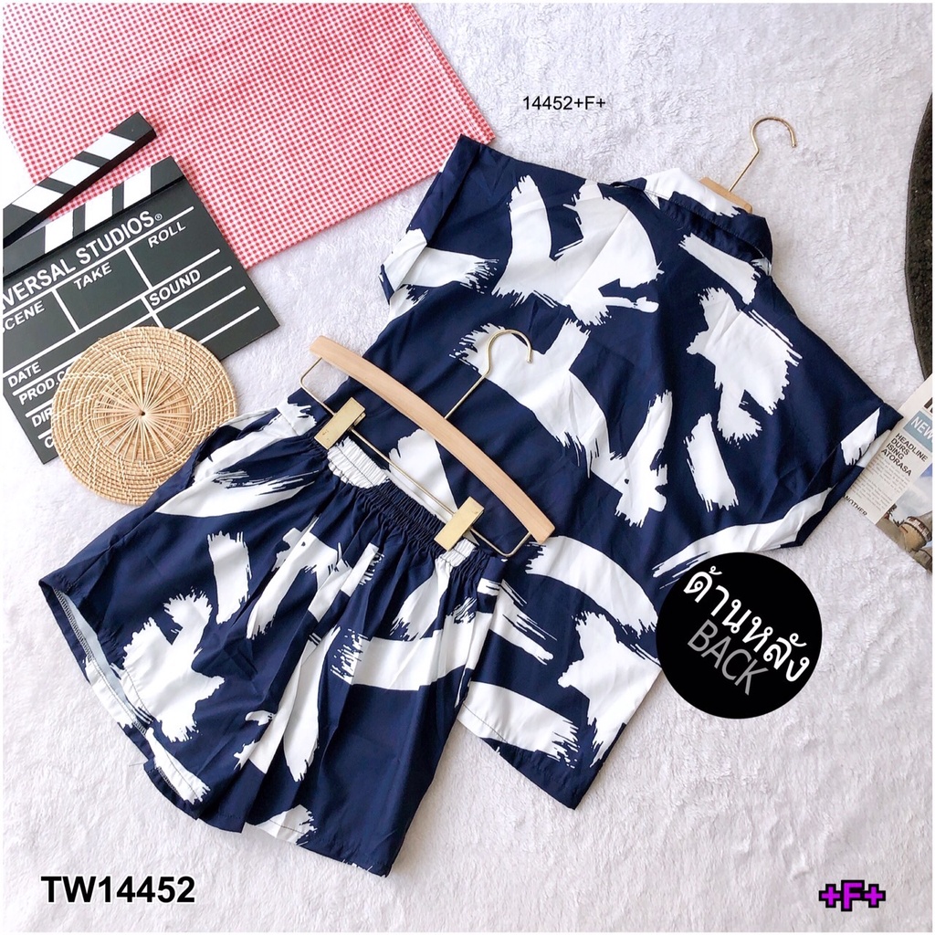 tw14452-set-2-ชิ้น-เสื้อเชิ้ตคอปก-กระดุมหน้า-แขนเบิ้ล-กางเกงขาสั้น-เอวยางยืด-มีกระเป๋าข้าง-งานผ้าไหมอิตาลี-ff-ลายขนนก