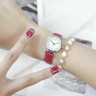 ภาพขนาดย่อของภาพหน้าปกสินค้านาฬิกาข้อมือสตรี quartz สายหนังแบบเข็ม จากร้าน yzbeauty.th บน Shopee
