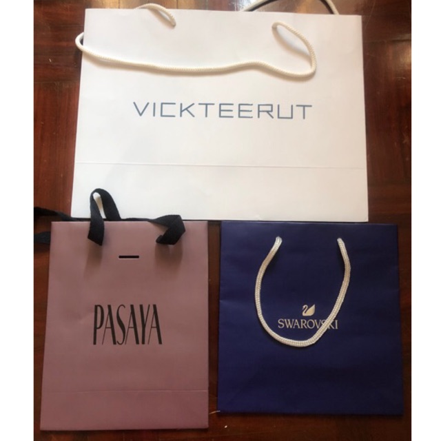 พร้อมส่ง-ถุงกระดาษ-vickteerut-pasaya-swarovski