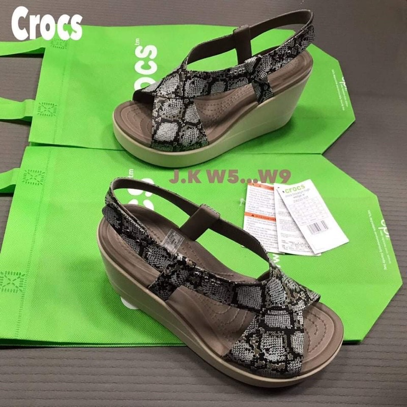 รองเท้าcrocs-แท้-ราคาถูกสินค้าขายดีมาก-มีทุกสีให้เลือกนะคะ-จ่ายเงินปลายทาง