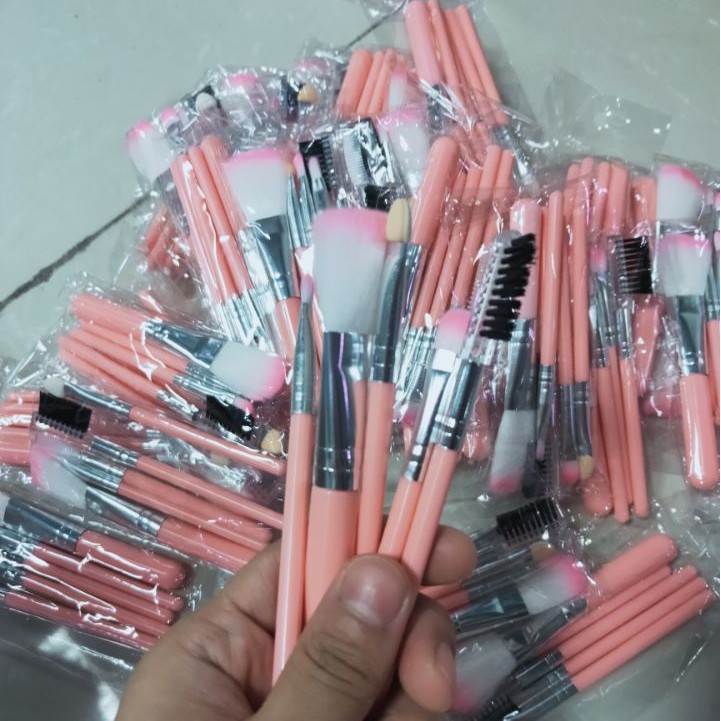 ภาพหน้าปกสินค้าแปรงแต่งหน้า brush set เซต 5 ชิ้น ชิ้นสำหรับผู้เริ่มต้น แปรงแต่งหน้า ไฟเบอร์ อีซี่ แครี่ จากร้าน minijumie.th บน Shopee