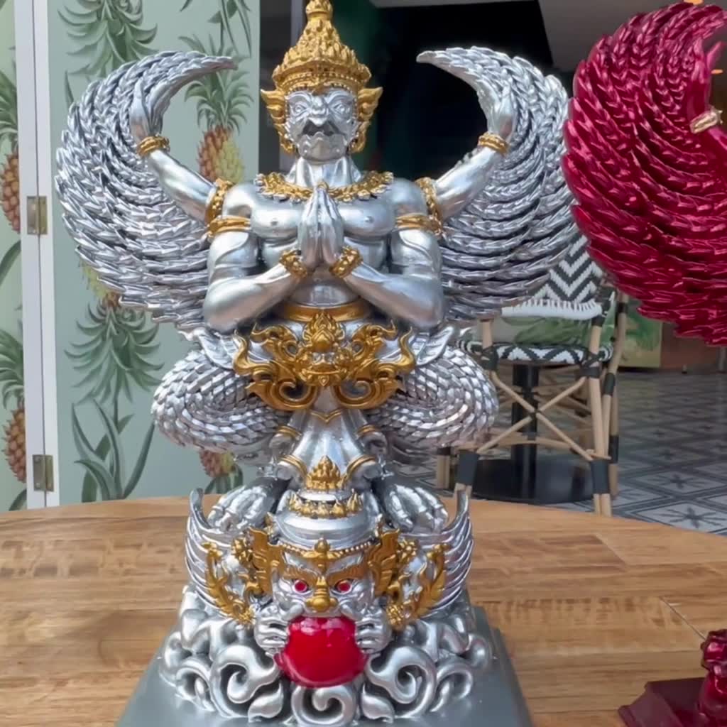 พญาครุฑประทับราหูเรียกทรัพย์-เสริมเมตตามหานิยม-ทำมาค้าขายดี-ปกป้องคุ้มปัดเป่าอาถรรพณ์อันตราย