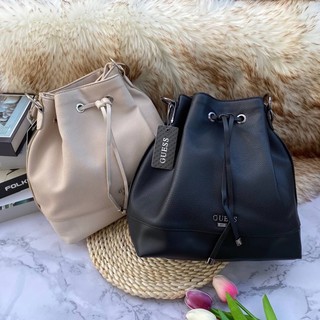 GUESS. DRAWSTRING BUCKET BAG WITH STRAP กระเป๋าถือหรือสะพาย