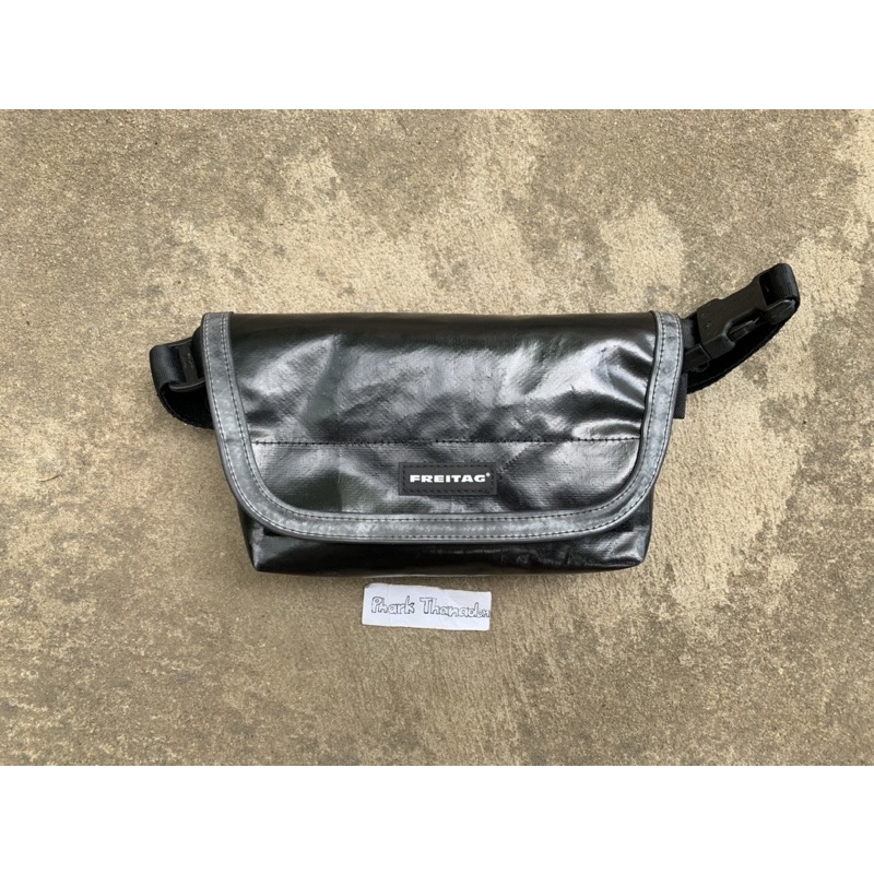 freitag F40 Jamie ดำล้วน | Shopee Thailand