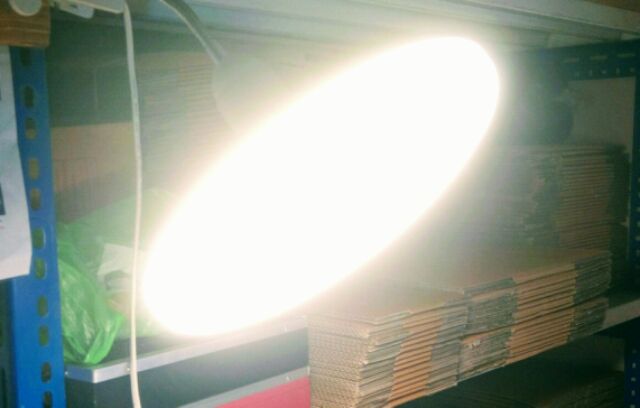 ภาพหน้าปกสินค้าหลอดไฟ LED  UFO 45 W แสงสีวอมร์ไวท์ จากร้าน pinarpim บน Shopee