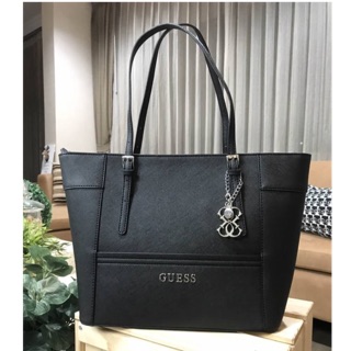 ! GUESS SAFFIANO SHOPPER BAG กระเป๋าสะพายทรง Tote จากแบร์น GUESS วัสดุหนัง Saffiano