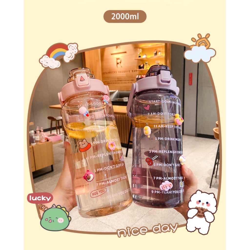 ภาพหน้าปกสินค้าพร้อมส่ง ขวดน้ำ2 ลิตร มี5สี ลายน่ารัก ขวดน้ำ2litre ขนาดใหญ่กระติกน้ำหมดปัญหาหาดื่มน้ำน้อย กระติกน้ำพกพา มีแถมสติ๊กเกอร์ จากร้าน chichouse11 บน Shopee