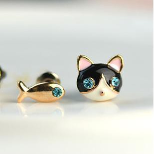 ภาพหน้าปกสินค้าเครื่องประดับต่างหู Stud Earrings รูปแมวสไตล์เกาหลี DDE5 จากร้าน moonkee.th บน Shopee