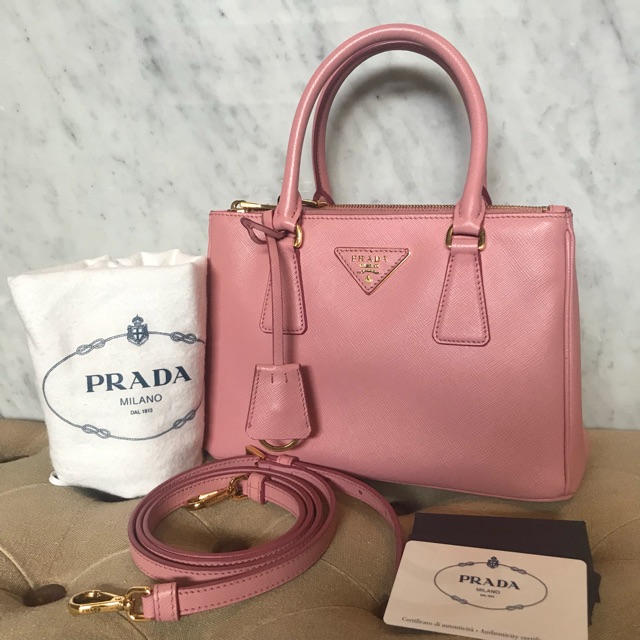 Used like New! Prada Saffiano 25 สี Petalo