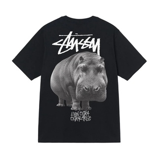 [S-5XL] [พร้อมส่ง] เสื้อยืดแขนสั้น พิมพ์ลาย Stussy Livin ขนาดใหญ่ยืด.สบาย.รัก