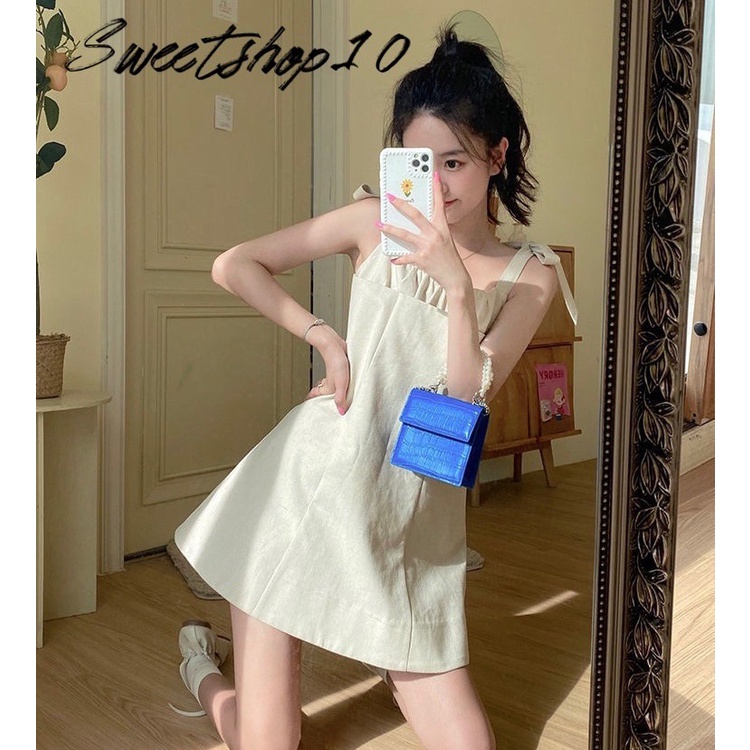 ภาพหน้าปกสินค้าSweet พร้อมส่ง กระโปรงสายเดี่ยวผูกโบว์ อกระบาย เนื้อผ้าดี สวยน่ารักสไตร์เกาหลี 705