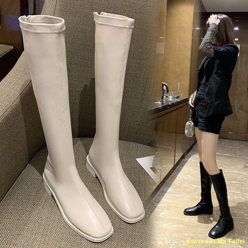 ภาพหน้าปกสินค้าSpot  แต่รองเท้าบูทหุ้มข้อสตรี รองเท้าบูทหุ้มข้อ ส้นหนา ยาวสีขาว อัศวิน เป็นรองเท้าบูทส้นสูงแบบบาง รองเท้าบูทเดี่ยว