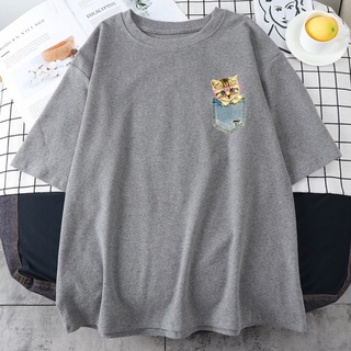 เสื้อยืดลําลอง พิมพ์ลายการ์ตูนกราฟฟิคแมว มีกระเป๋าเสื้อ แฟชั่นฮาราจูกุ สําหรับสตรี
