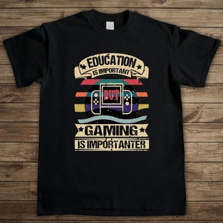 เสื้อคู่ - ขายร้อนคลาสสิกเสื้อยืดการศึกษาเป็นสิ่งสําคัญแต่การเล่นเกมเป็นสิ่งสําคัญตลกวินเทจกิลแดนผู