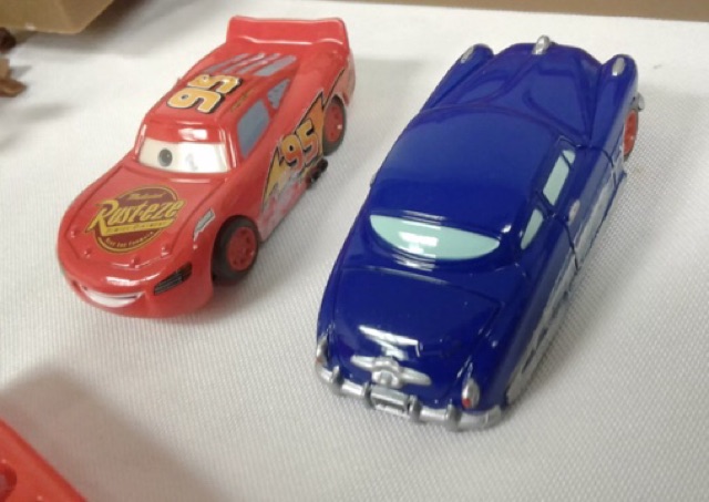 mattel-disney-pixar-car-electric-race-track-battery-powered