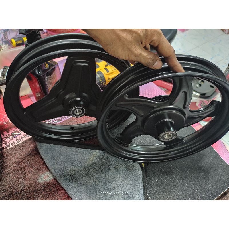 ภาพหน้าปกสินค้าล้อจักรยานไฟฟ้ามาตรฐานนิยม 14นิ้ว วงล้อขอบจักรยานไฟฟ้า 142.50 ทุกรุ่นขนาดใส่ได้แบบง่ายไร้ยางใน พร้อมส่ง จากร้าน darayabikeshop บน Shopee