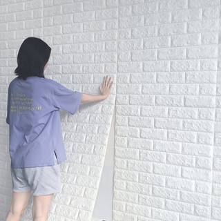 ภาพขนาดย่อของภาพหน้าปกสินค้าวอลเปเปอร์ติดผนัง 3D wallpaper 70*77cm แผ่นใหญ่ มีกาวในตัว สติ๊กเกอร์ติดผนัง 3 มิติ วอลล์เปเปอร์ลายอิฐ จากร้าน ty_center บน Shopee