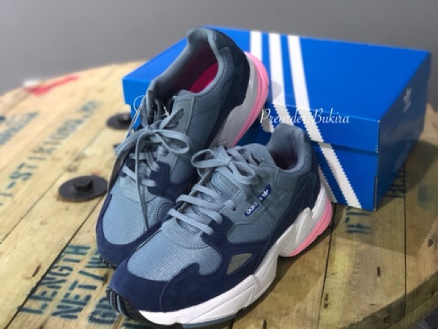 รองเท้าผ้าใบ-adidas-falcon-w-สีน้ำเงิน-แท้100-จากช้อปadidas-มีกล่อง-ป้าย