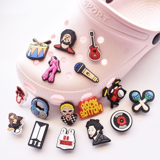 Jibbitz Crocs Pins เครื่องดนตรีนักร้องร็อค คุณภาพสูง สําหรับรองเท้า กระเป๋า #Cod