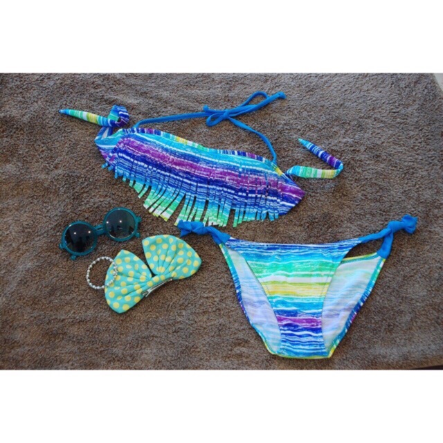 bikini-rainbow-บิกินีสีรุ้งแต่งพู่
