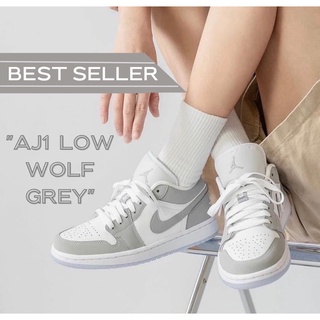 ภาพหน้าปกสินค้า(พร้อมส่ง ของแท้100% แถมกล่องรองเท้าอะคลีลิค ) AIR JORDAN 1 LOW WHITE WOLF GREY ซึ่งคุณอาจชอบราคาและรีวิวของสินค้านี้