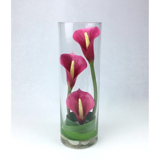 แจกันดอกไม้ประดิษฐ์ ดอกคาล่าลิลลี่จัดในแจกันแก้วทรงสูง ดอกไม้พร้อมแจกัน