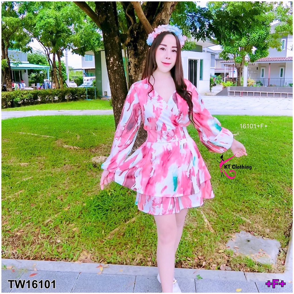 pe16101-จั้มคอวี-แขนยาว-จั้มปลายแขน-ขาสั้น-ปลายขาบาน-แต่งระบาย-ข้างเอวมีสายเย็บติดไว้ผูกเอว-ซิปหลัง