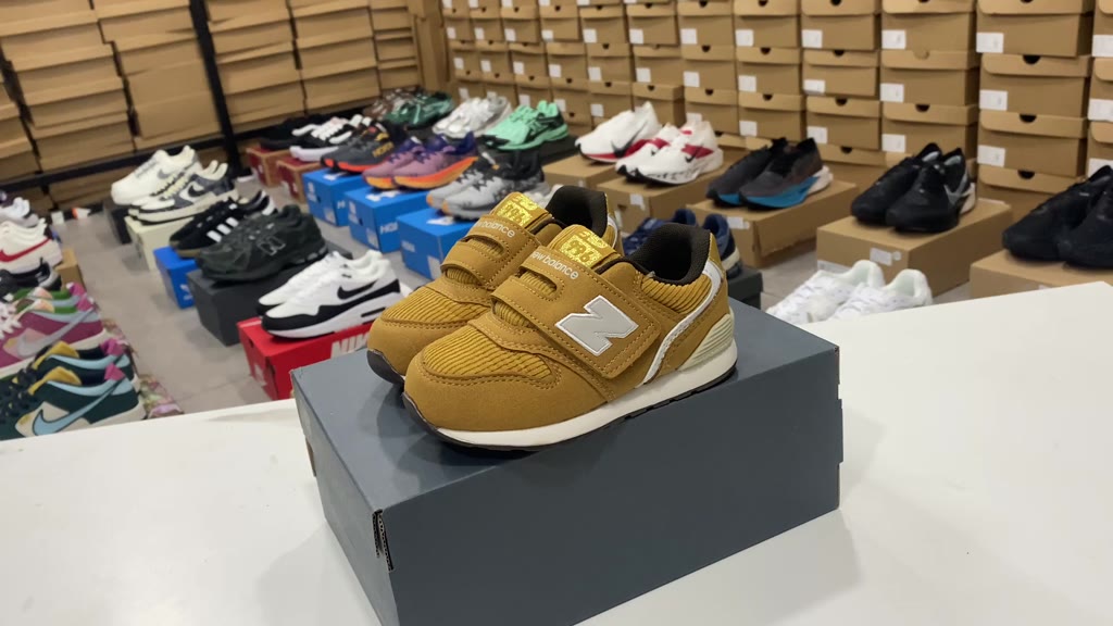 new-balance-nb996-รองเท้าผ้าใบลําลอง-เหมาะกับการวิ่งจ๊อกกิ้ง-สไตล์เรโทร-สําหรับเด็ก