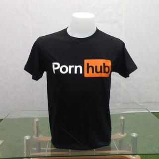 ภาพหน้าปกสินค้าเสื้อ Pornhub (งานดี ถูกที่สุด) ราคาเริ่ม 150 บาท (ผ้าดี cotton100, สกรีนแบบเฟล็ก PU) ซึ่งคุณอาจชอบราคาและรีวิวของสินค้านี้