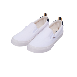 โปรโมชั่น Flash Sale : Mc JEANS รองเท้า Slip on รองเท้า Mc แท้ สีขาว ทรงสวย ใส่สบาย สามารถใส่ได้ทั้ง ชาย และ หญิง รุ่น M09Z00410