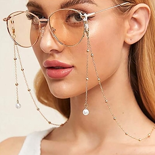 ภาพหน้าปกสินค้าFashion Pearl Pendant Face Mask Glasses Chain Chain Women\'s Lanyard Glasses Line Lanyard Neck Lanyard Lanyard Necklace Jewelry ที่เกี่ยวข้อง