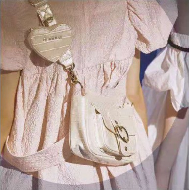 ภาพสินค้า2021 new armpit bag baguette fashion shoulder bag niche กระเป๋าแนวทแยงแบบพกพา จากร้าน ninehomes บน Shopee ภาพที่ 2