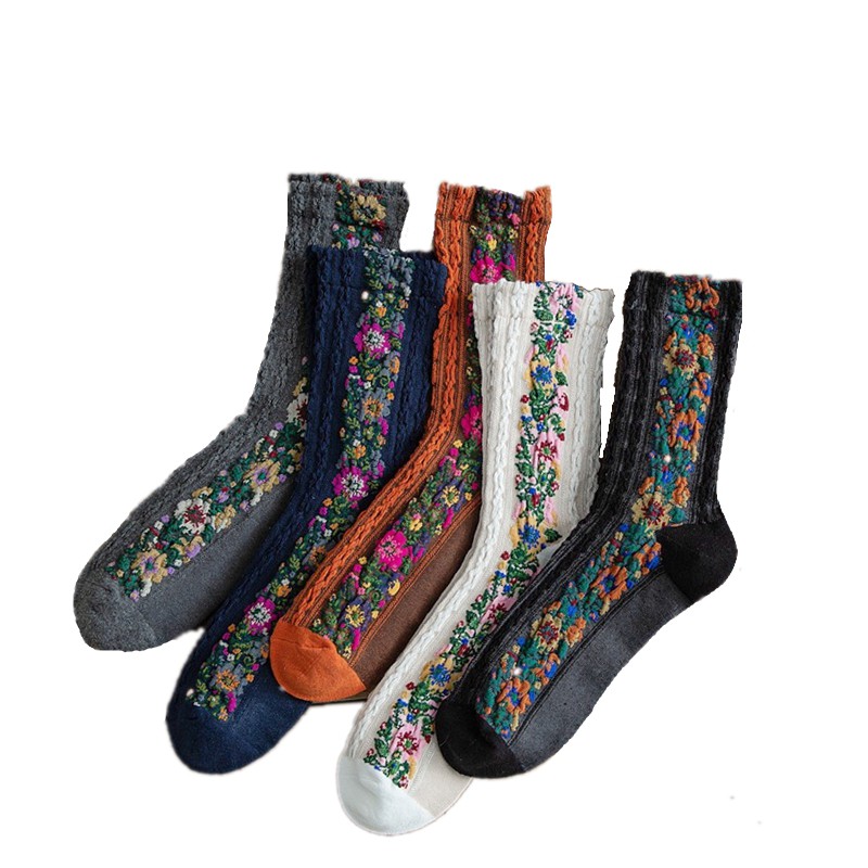 ภาพหน้าปกสินค้าKAFU D122 ใหม่ถุงเท้าสไตล์ชาติพันธุ์ย้อนยุคถุงเท้าผ้าฝ้ายหรูหราที่สง่างามถุงเท้าข้อกลาง