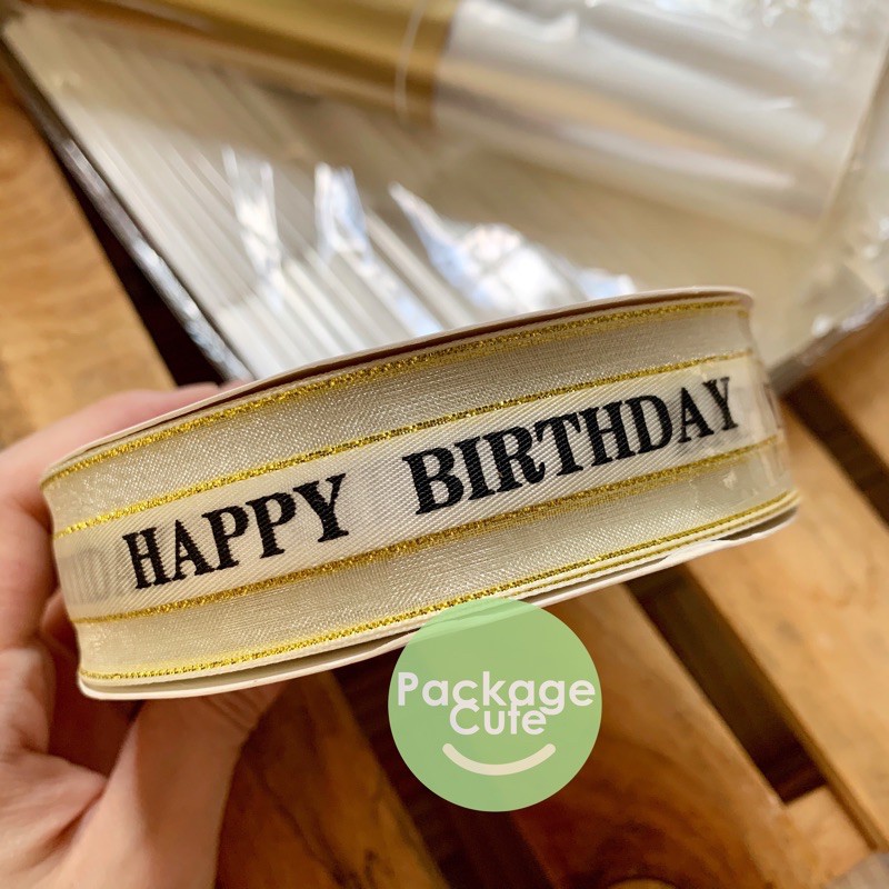 ภาพหน้าปกสินค้าริบบิ้นผูกกล่องเค้กขอบทอง โบว์Happy Birthdayขอบทองสำหรับผูกกล่องขนมหรือกล่องเค้ก จากร้าน packagecute บน Shopee