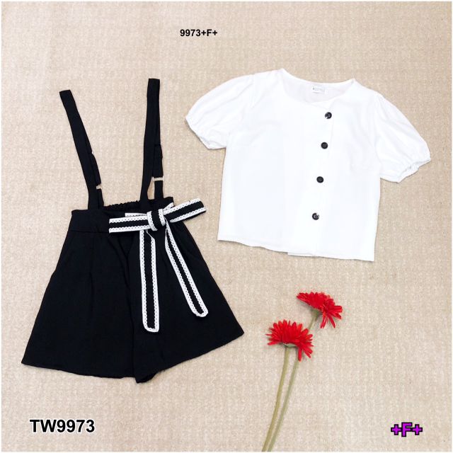 set-2-ชิ้น-เสื้อกระดุมหน้า-แขนตุ๊กตาผ้าโฟร์เวย์-เอี๊ยมกางเกงขาสั้น-ผ้าซาร่า-สอบถามก่อนสั่งซื้อ