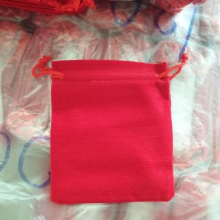 สินค้า แพ็ค20ใบ ถุงกำมะหยี่เชือกรูดสีแดง/สีดำ ขนาด7.5x10cmและ9.5x12cm.และ12x14cm.