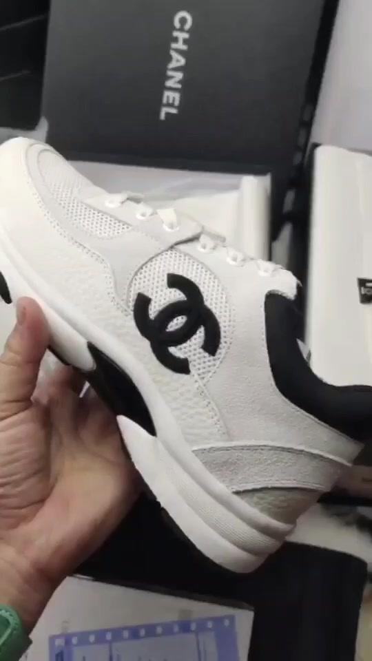 รองเท้า-sneakers-รุ่นใหม่ล่าสุด
