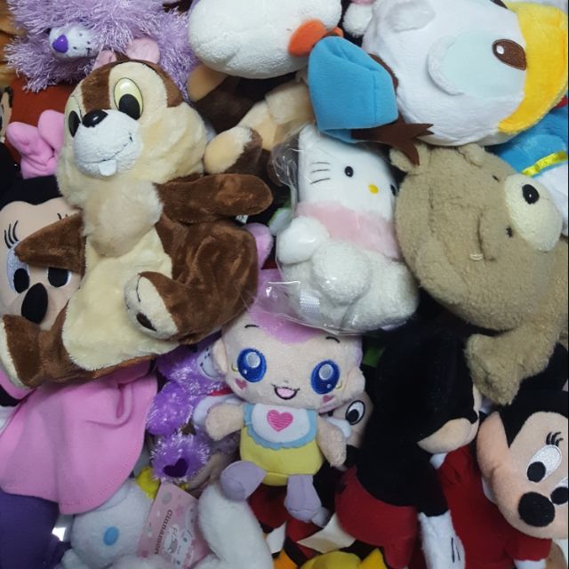 ภาพหน้าปกสินค้าตุ๊กตา มือ 2 ราคาถูกๆโล๊ะๆ จากร้าน urai0941974251 บน Shopee
