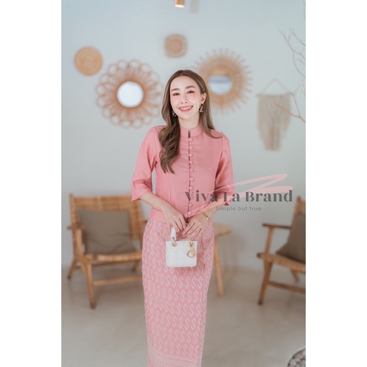 V100-1 ชุดผ้าไทยเซ็ทเสื้อผ้าถุงทอลายเนื้อนิ่ม ทรงสวยดูแพง พร้อมส่งทุกไซส์ มุมมองที่ 3