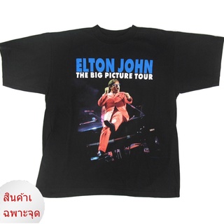 เสื้อยืดผ้าฝ้ายCOTTON เสื้อยืดผ้าฝ้าย ลาย Elton John Great Image Tour 2010 สําหรับผู้ใหญ่โชว์ชื่อS-5XL
