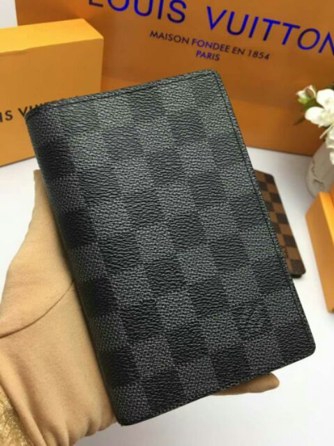 louis-vuitton-passport-หนังแท้